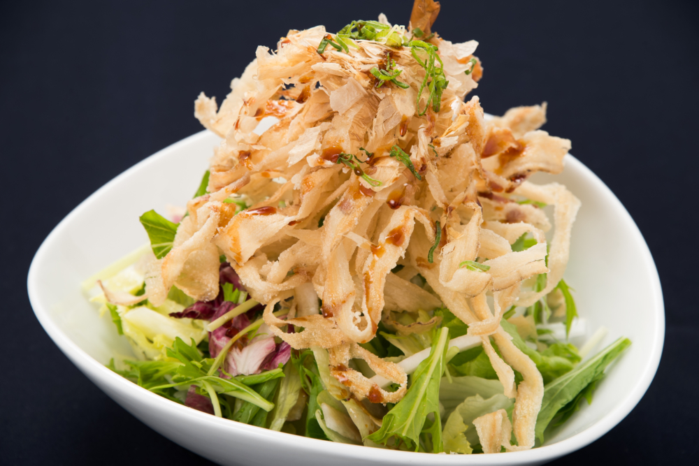 復刻版　カリカリごぼうの生野菜サラダ